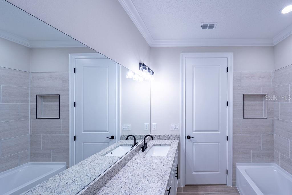 Image 13 of 42 For 15070 94th Terrace