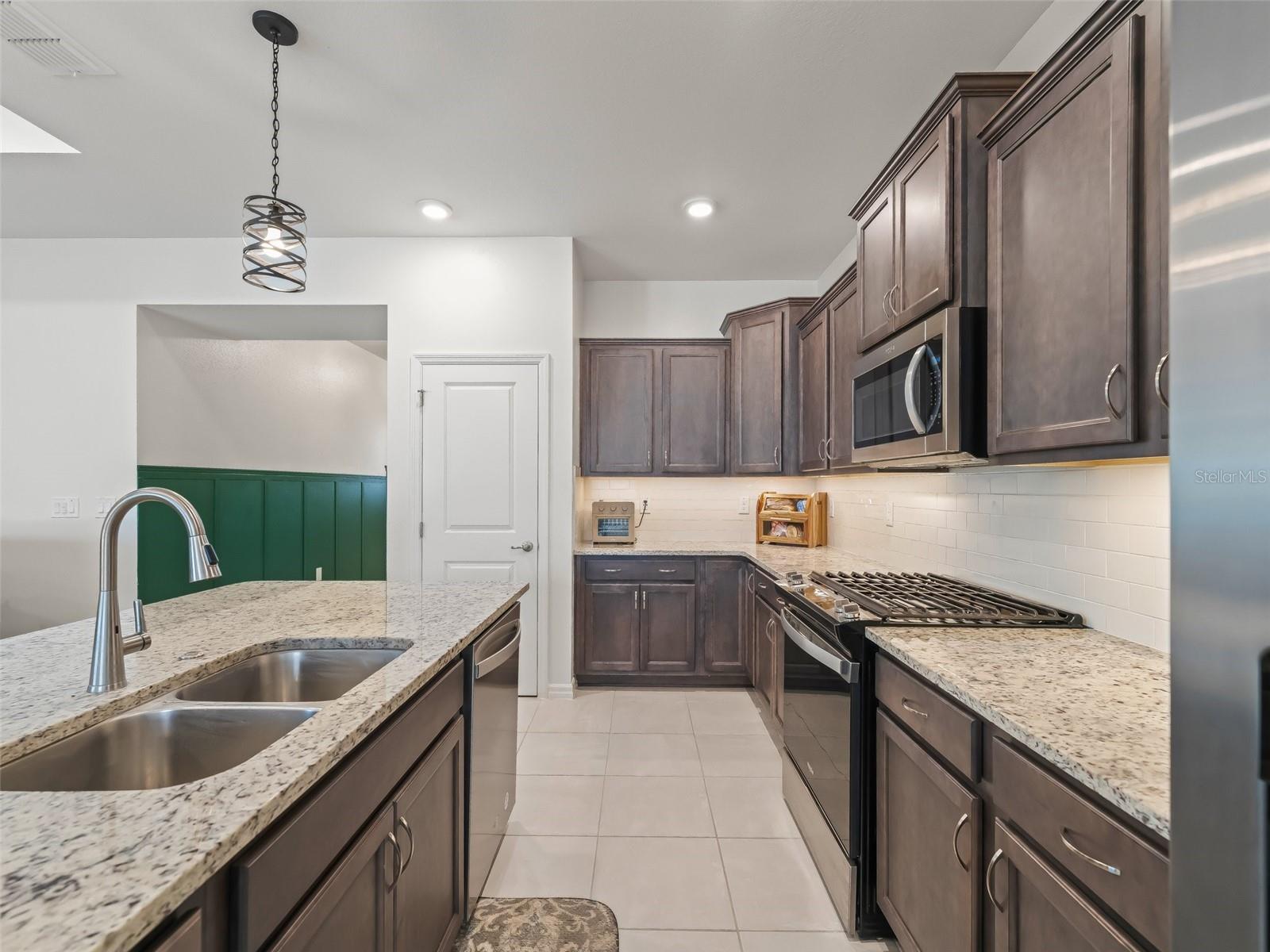 Image 11 of 50 For 7206 60th Lane