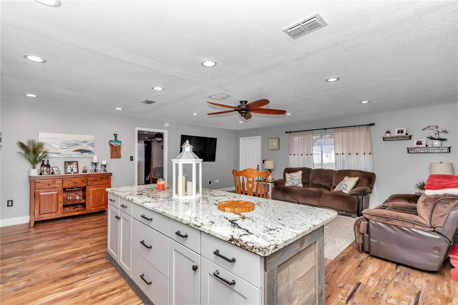 Image 10 of 27 For 6418 62nd Avenue