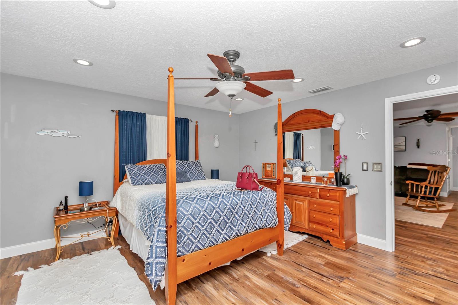 Image 15 of 27 For 6418 62nd Avenue