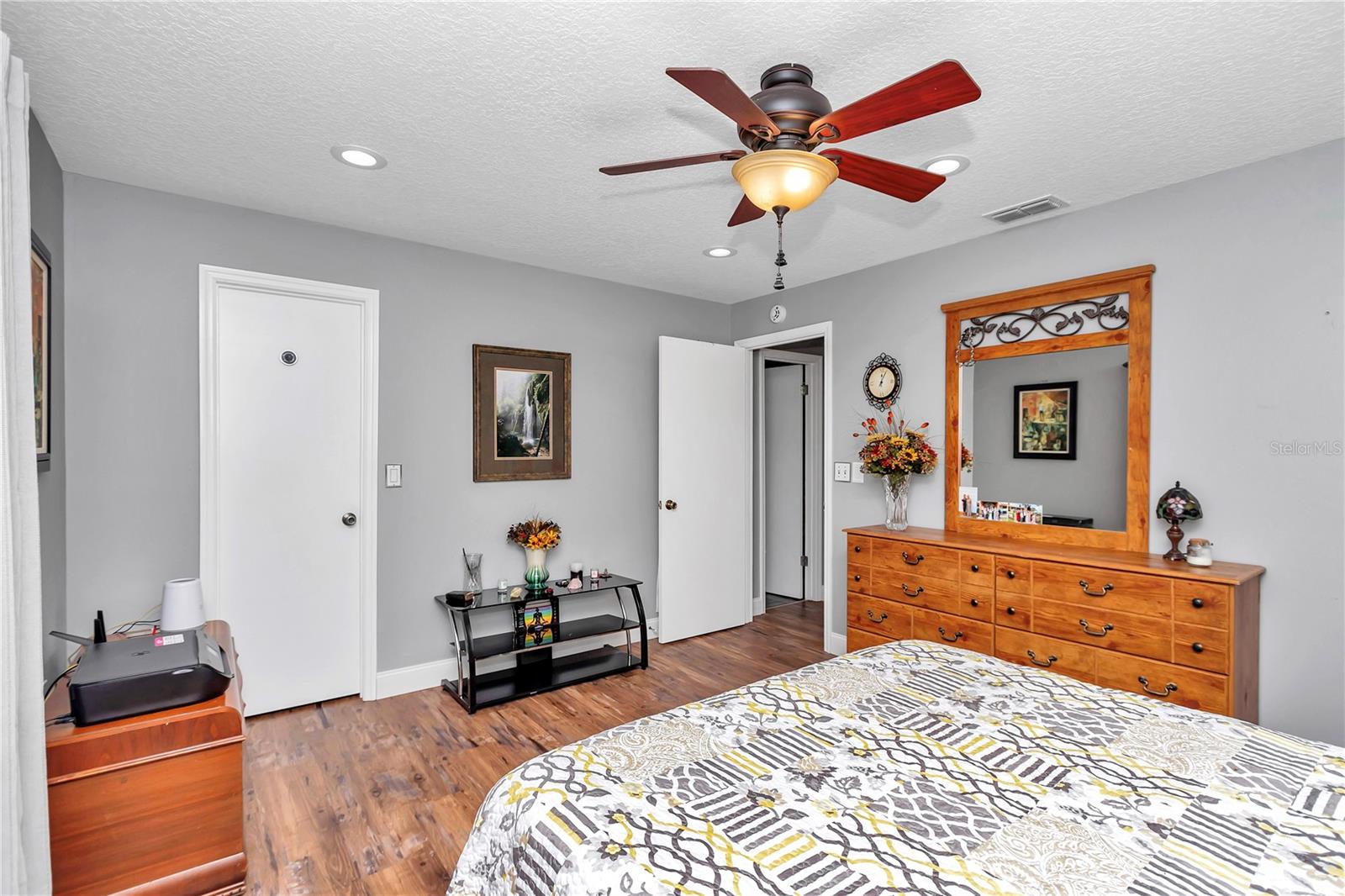 Image 20 of 27 For 6418 62nd Avenue