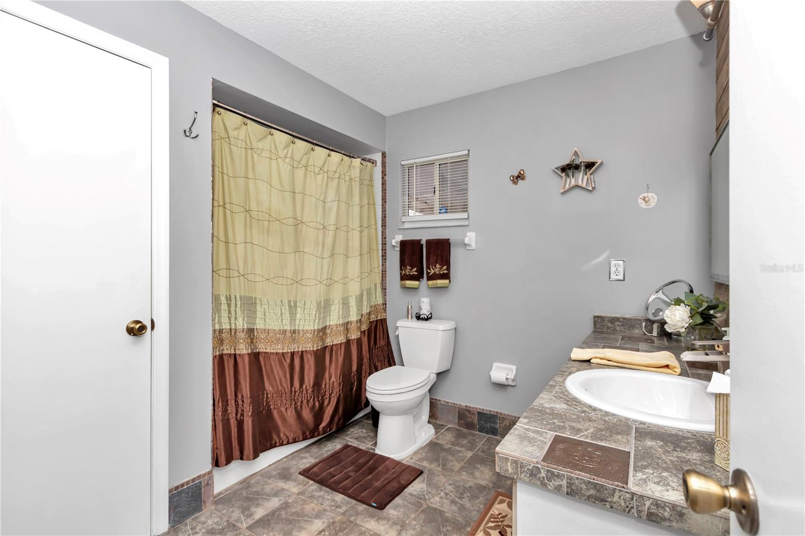 Image 22 of 27 For 6418 62nd Avenue