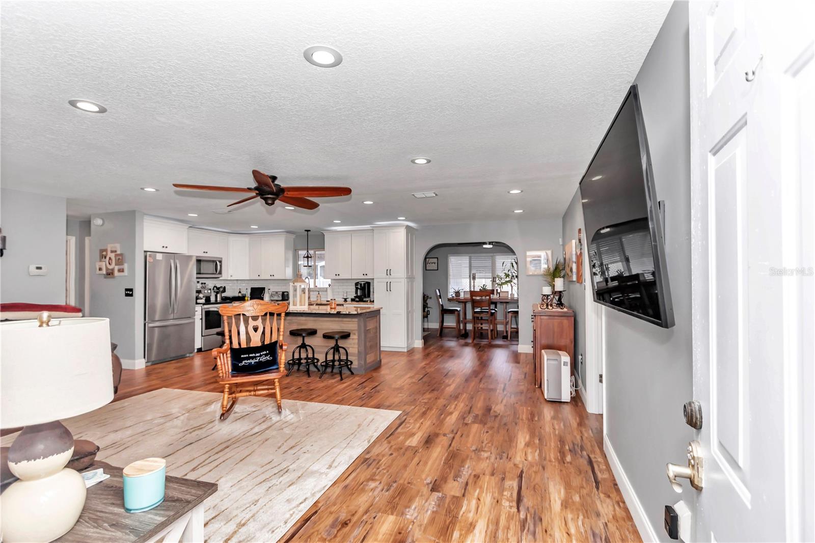 Image 4 of 27 For 6418 62nd Avenue