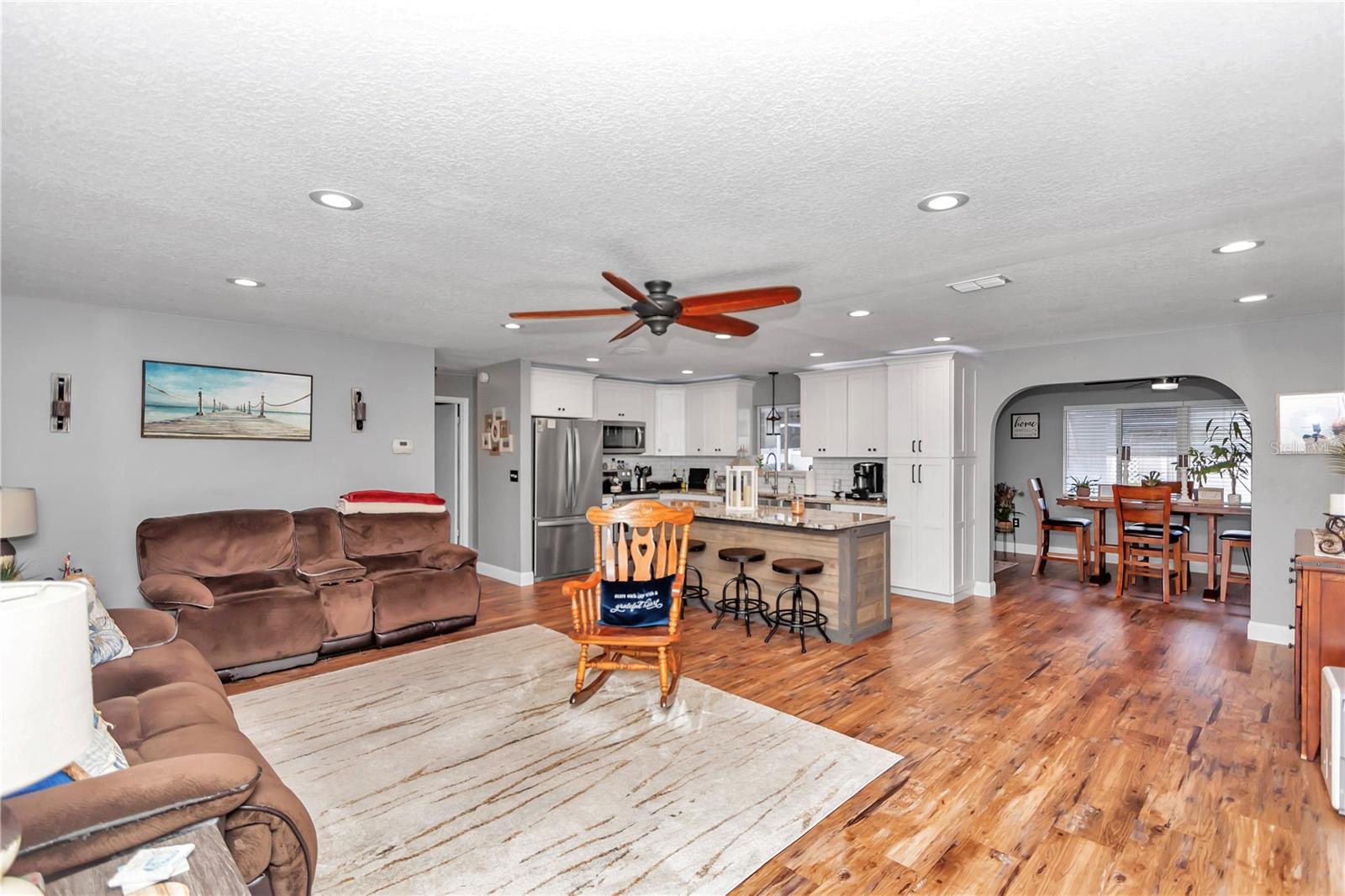 Image 5 of 27 For 6418 62nd Avenue