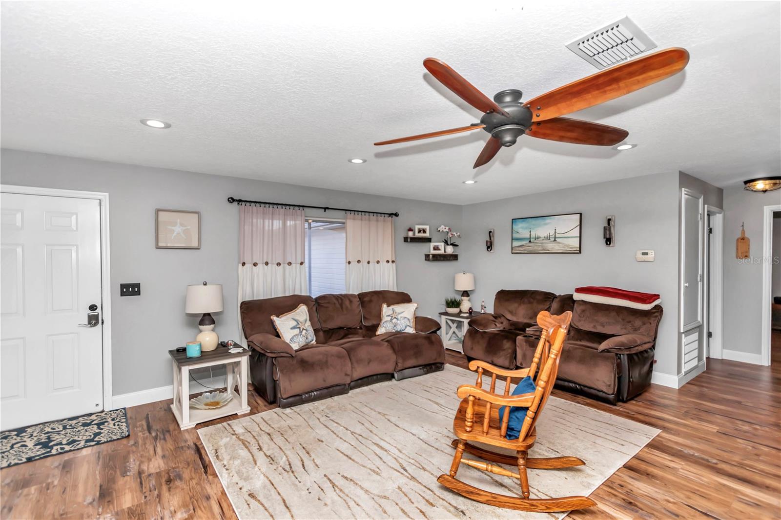 Image 6 of 27 For 6418 62nd Avenue