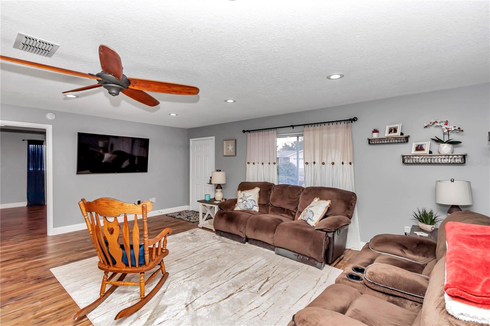 Image 7 of 27 For 6418 62nd Avenue