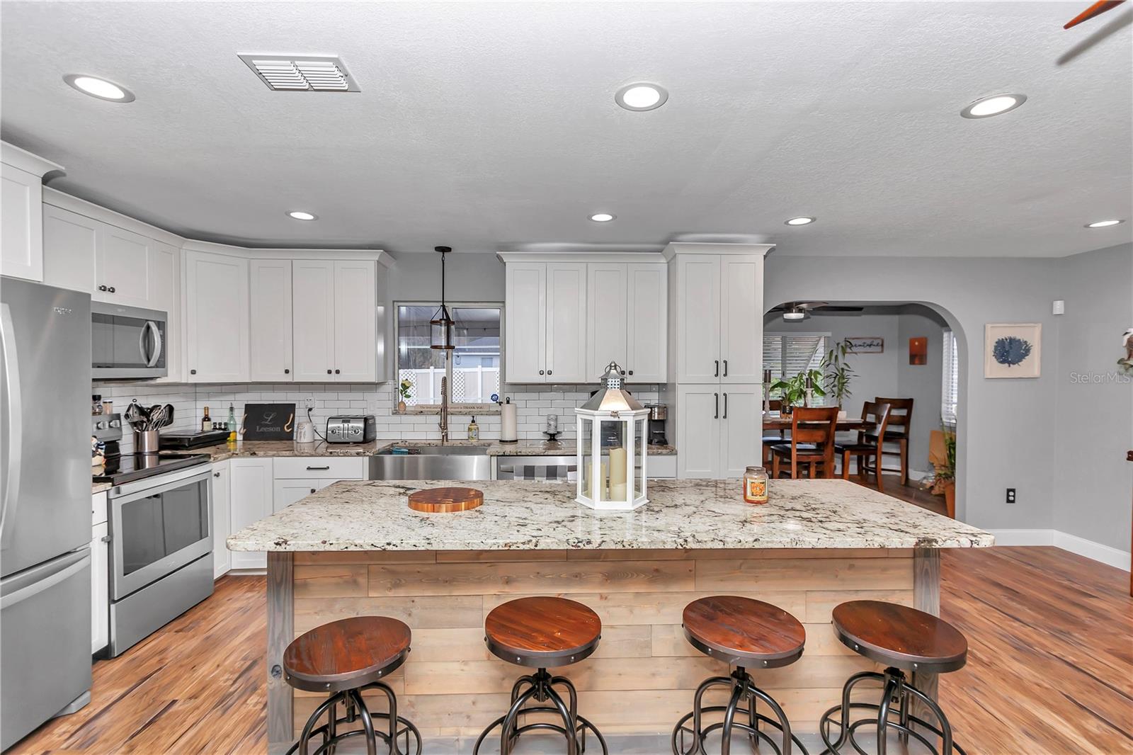 Image 8 of 27 For 6418 62nd Avenue