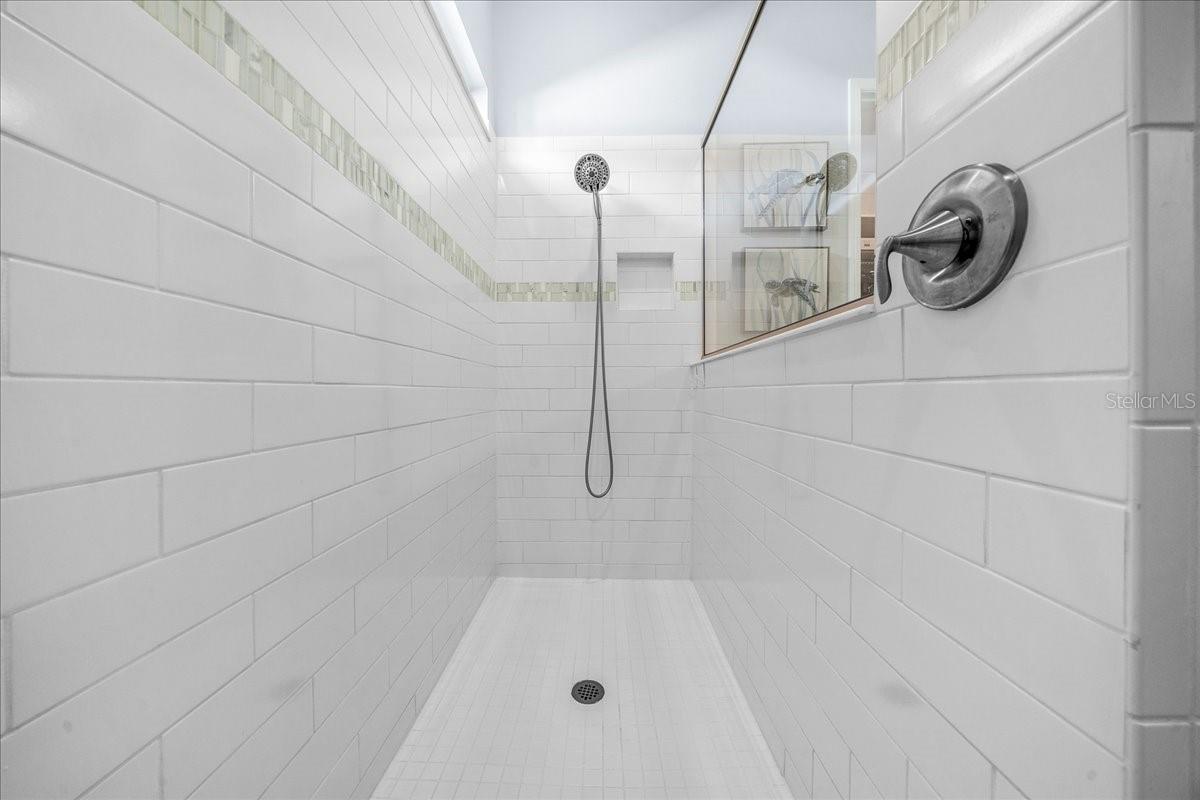 Image 47 of 98 For 5770 93rd Court