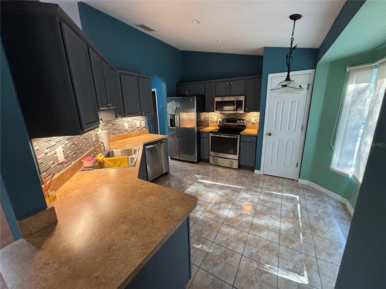 Image 16 of 31 For 13014 5th Place