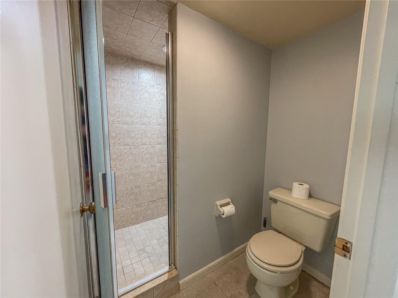 Image 17 of 27 For 63 Douglas Street 11