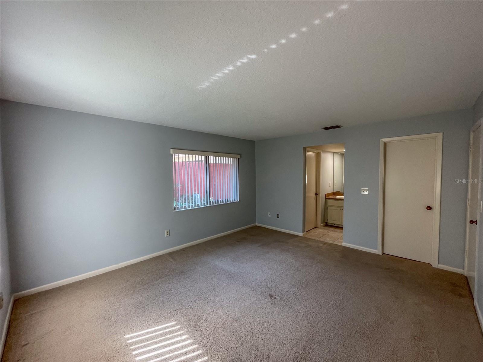 Image 4 of 27 For 63 Douglas Street 11