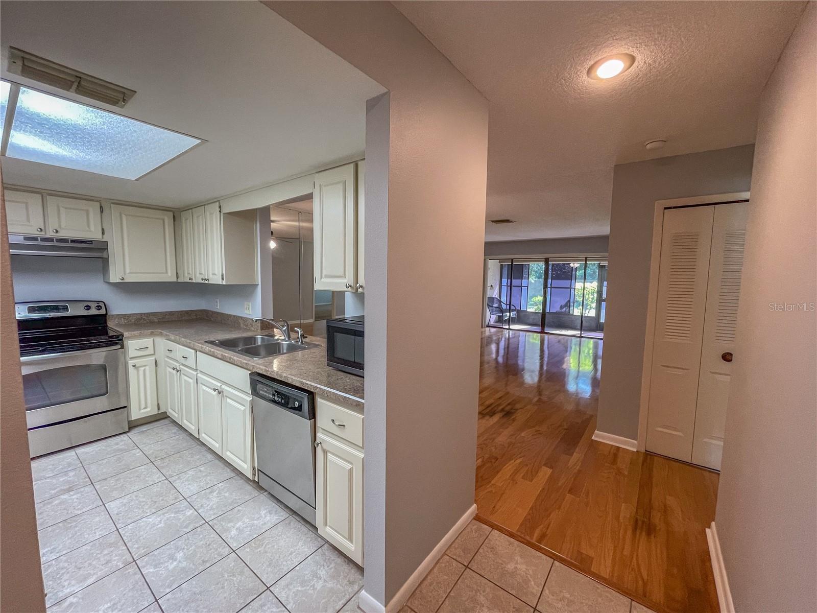 Image 7 of 27 For 63 Douglas Street 11