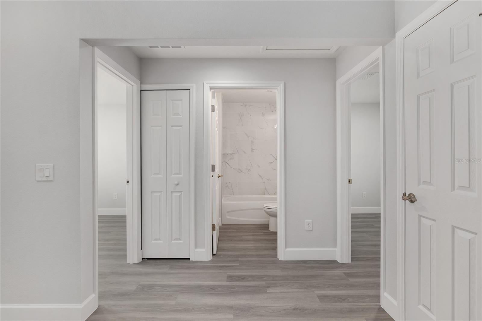 Image 29 of 44 For 13914 104th Lane