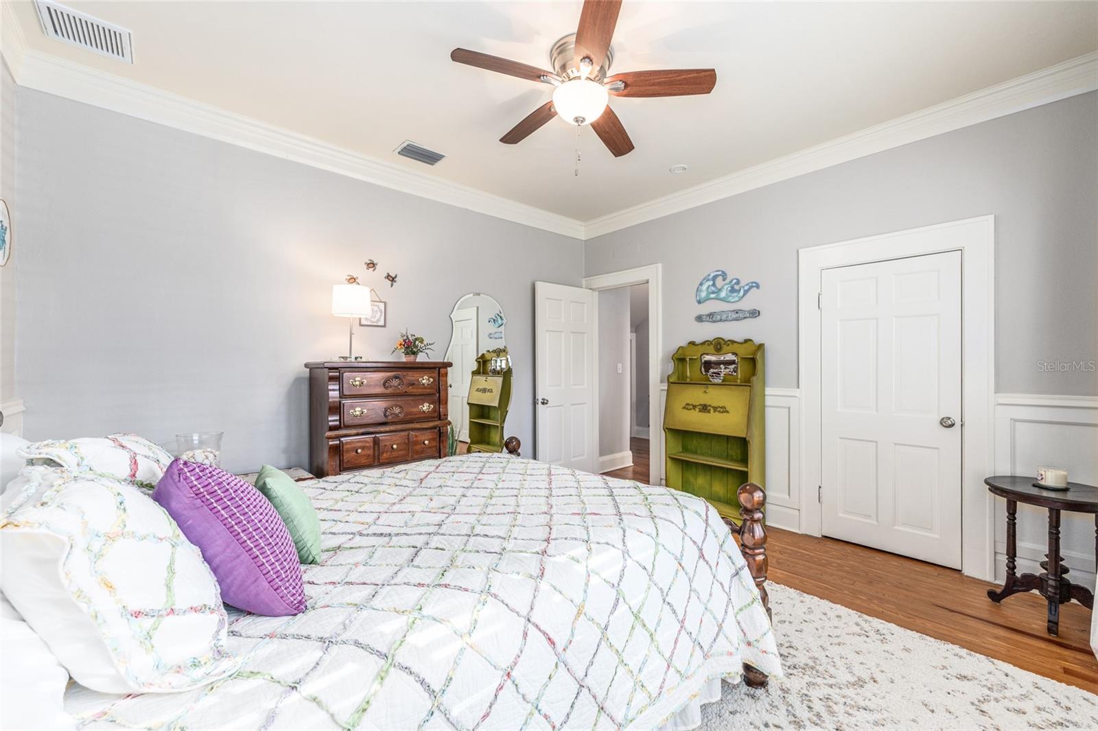 Image 26 of 100 For 1037 9th Avenue