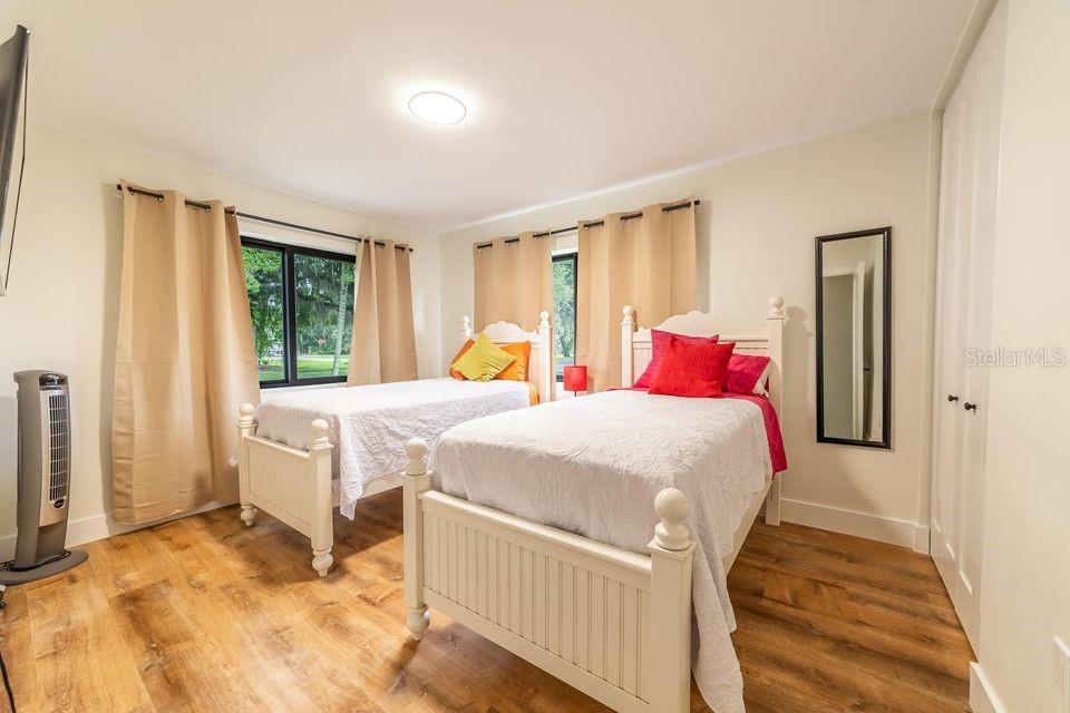 Image 18 of 62 For 809 12th Street