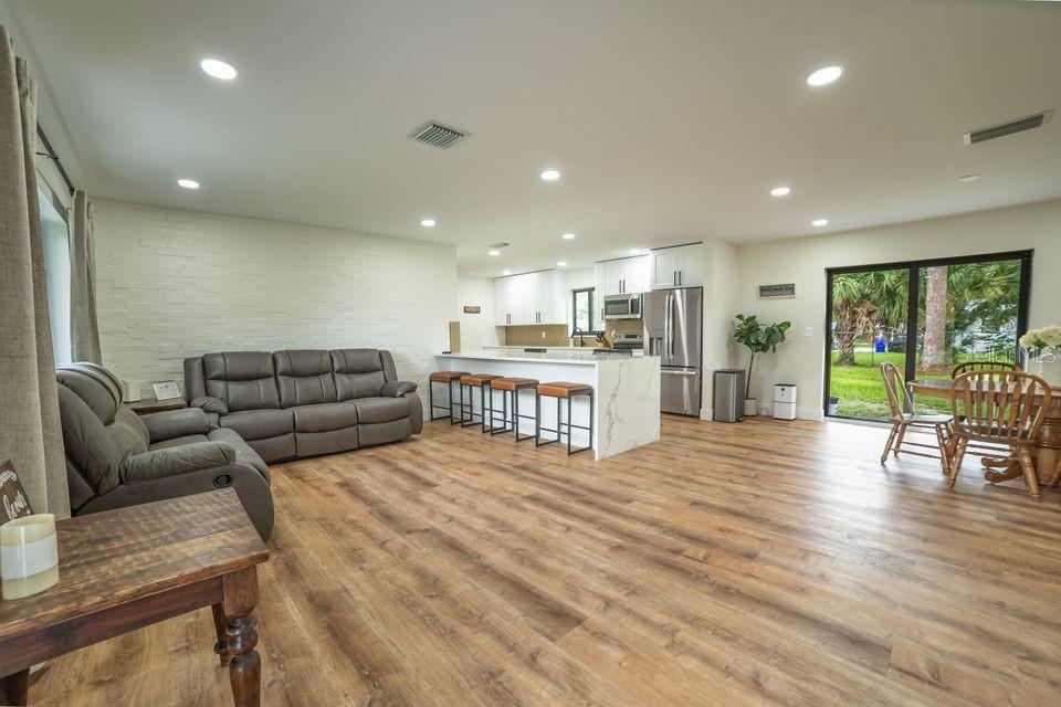 Image 4 of 62 For 809 12th Street