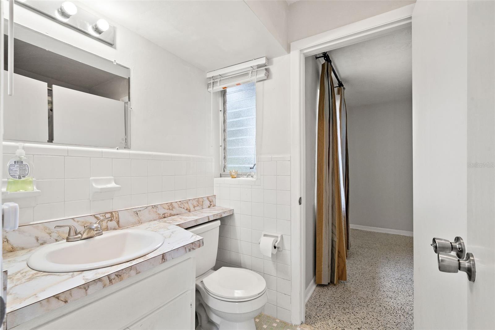 Listing photo id 19 for 6422 Fairlawn Street