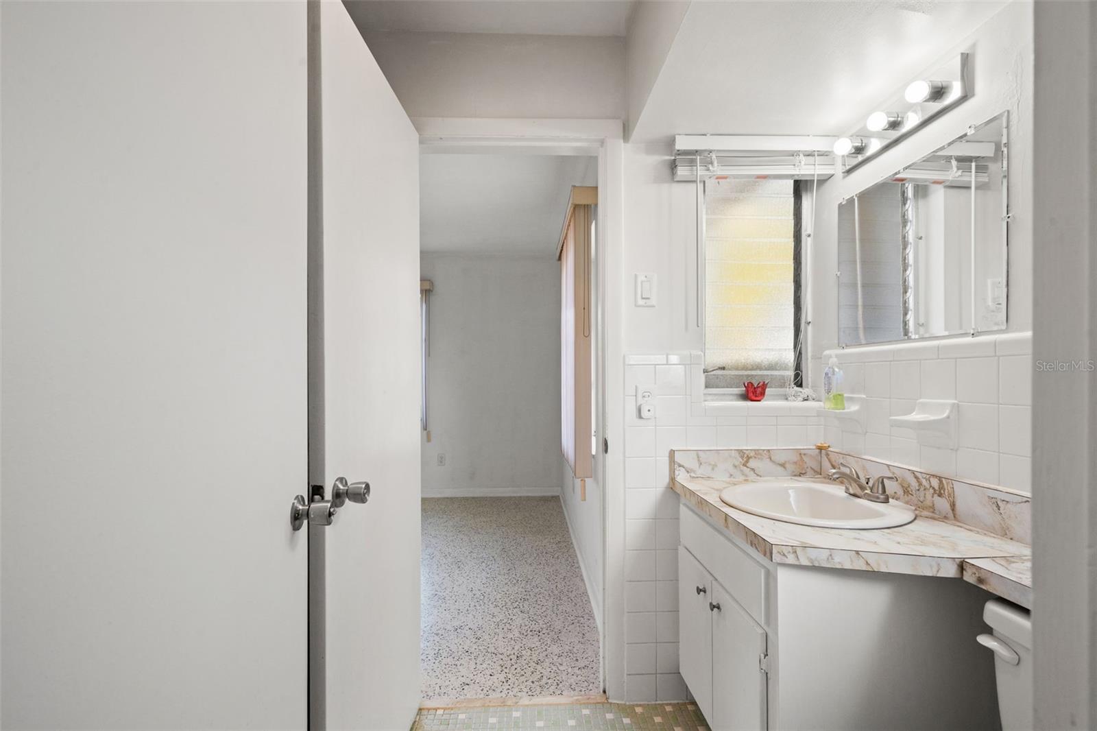 Listing photo id 20 for 6422 Fairlawn Street