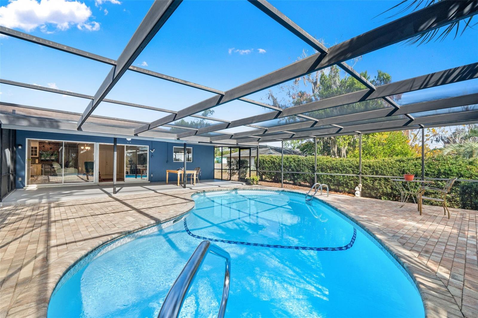 Listing photo id 24 for 6422 Fairlawn Street