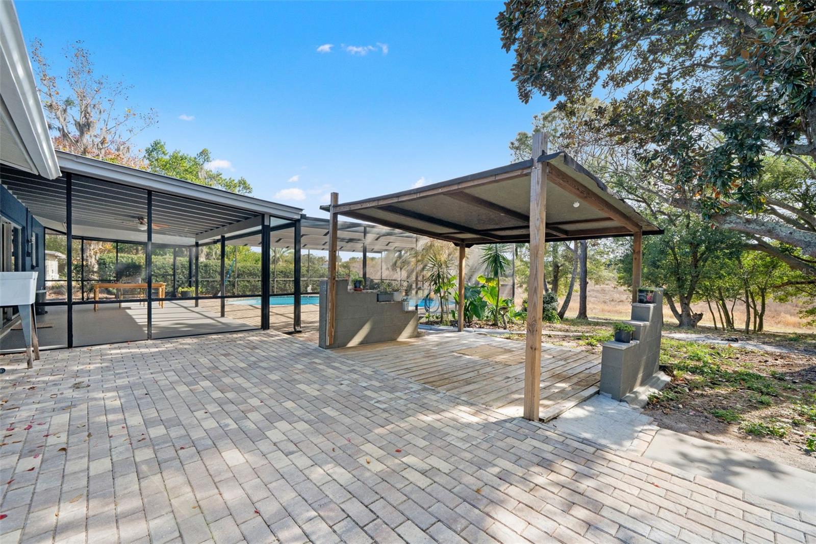 Listing photo id 30 for 6422 Fairlawn Street