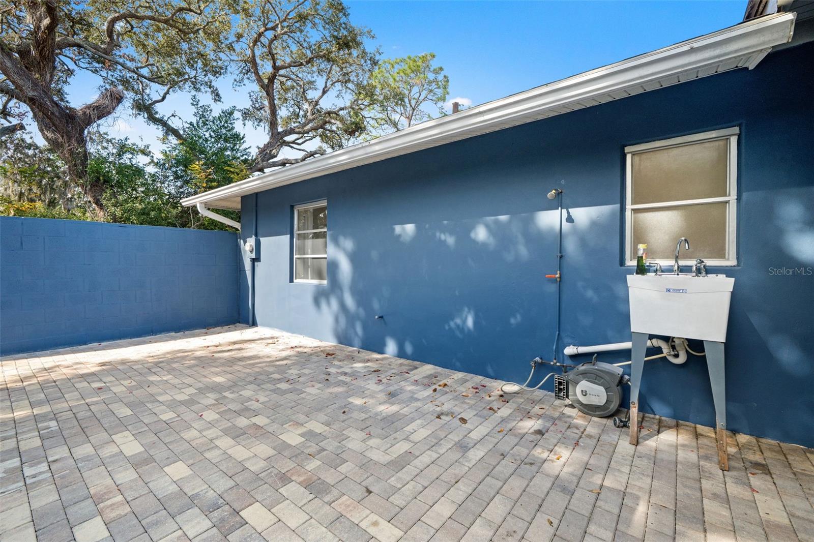 Listing photo id 33 for 6422 Fairlawn Street