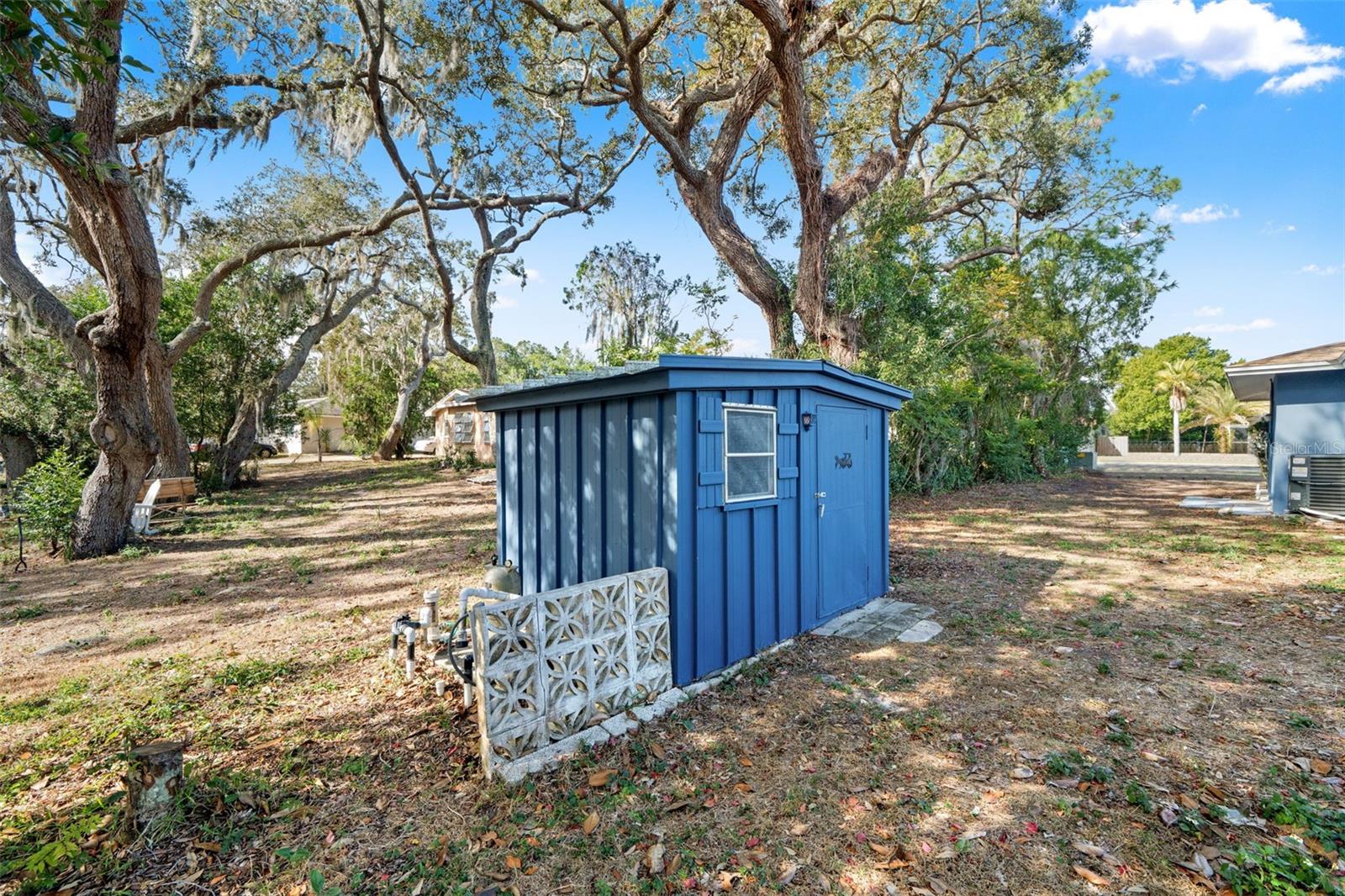 Listing photo id 34 for 6422 Fairlawn Street