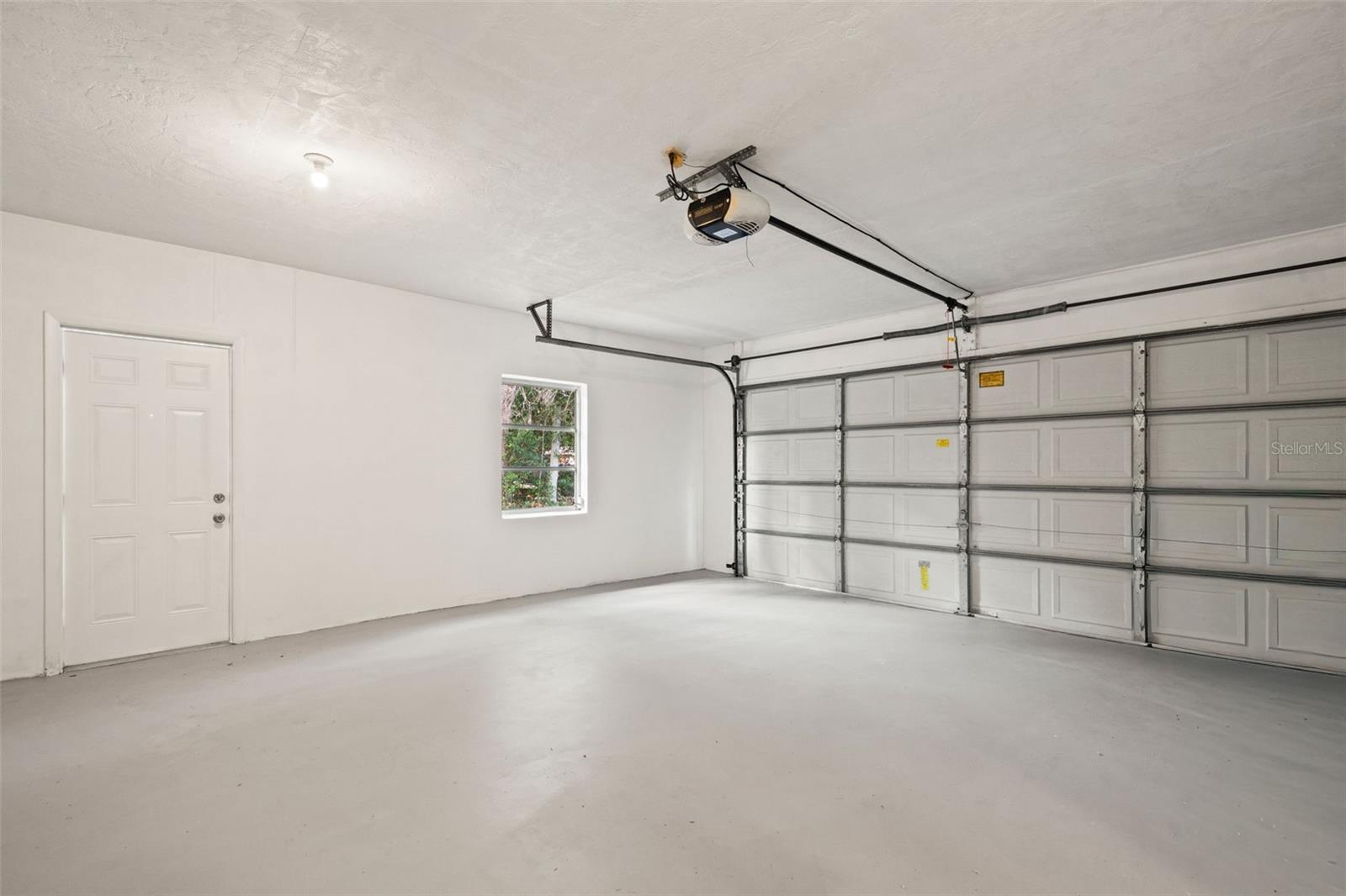 Listing photo id 35 for 6422 Fairlawn Street