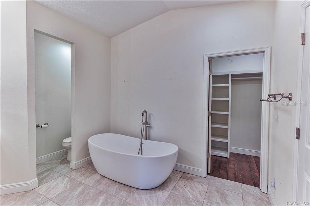 Image 21 of 34 For 110 Rooks Avenue