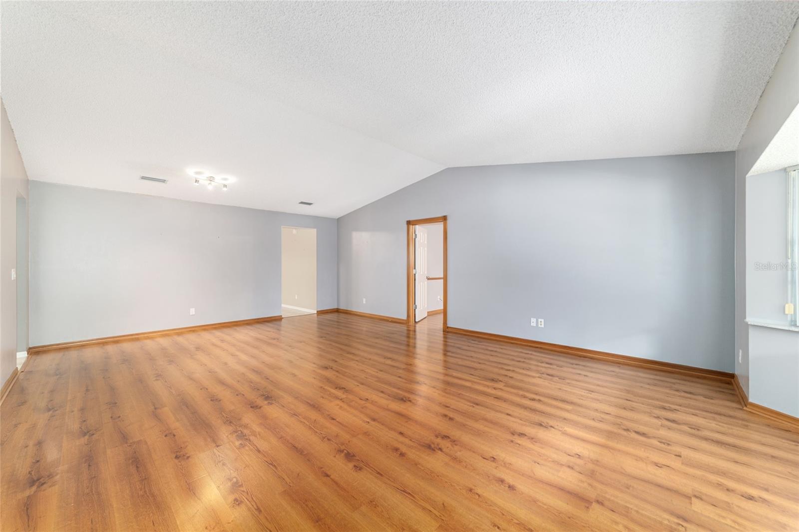 Image 11 of 64 For 9015 94th Street D