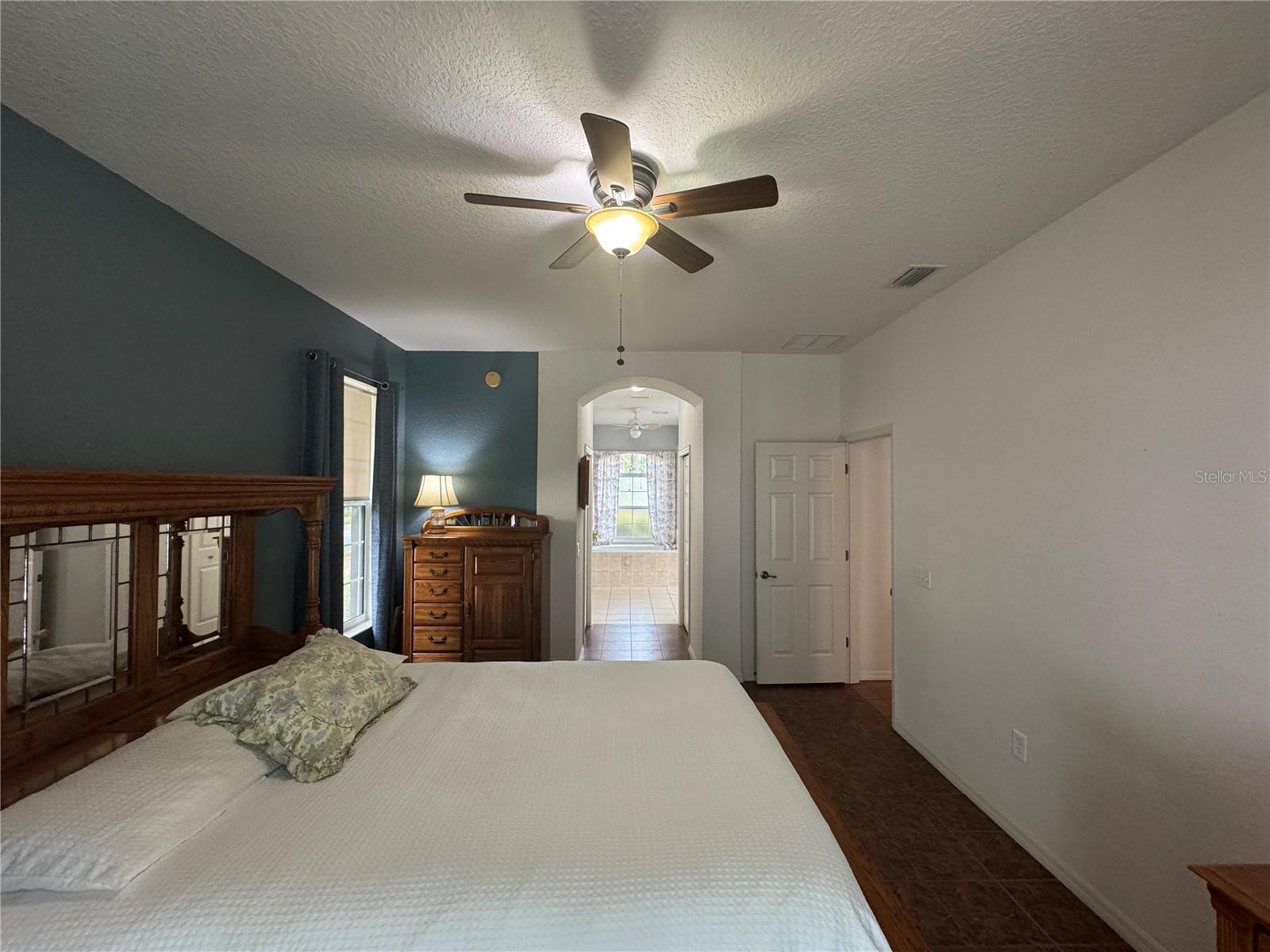 Image 12 of 72 For 19395 100 Loop