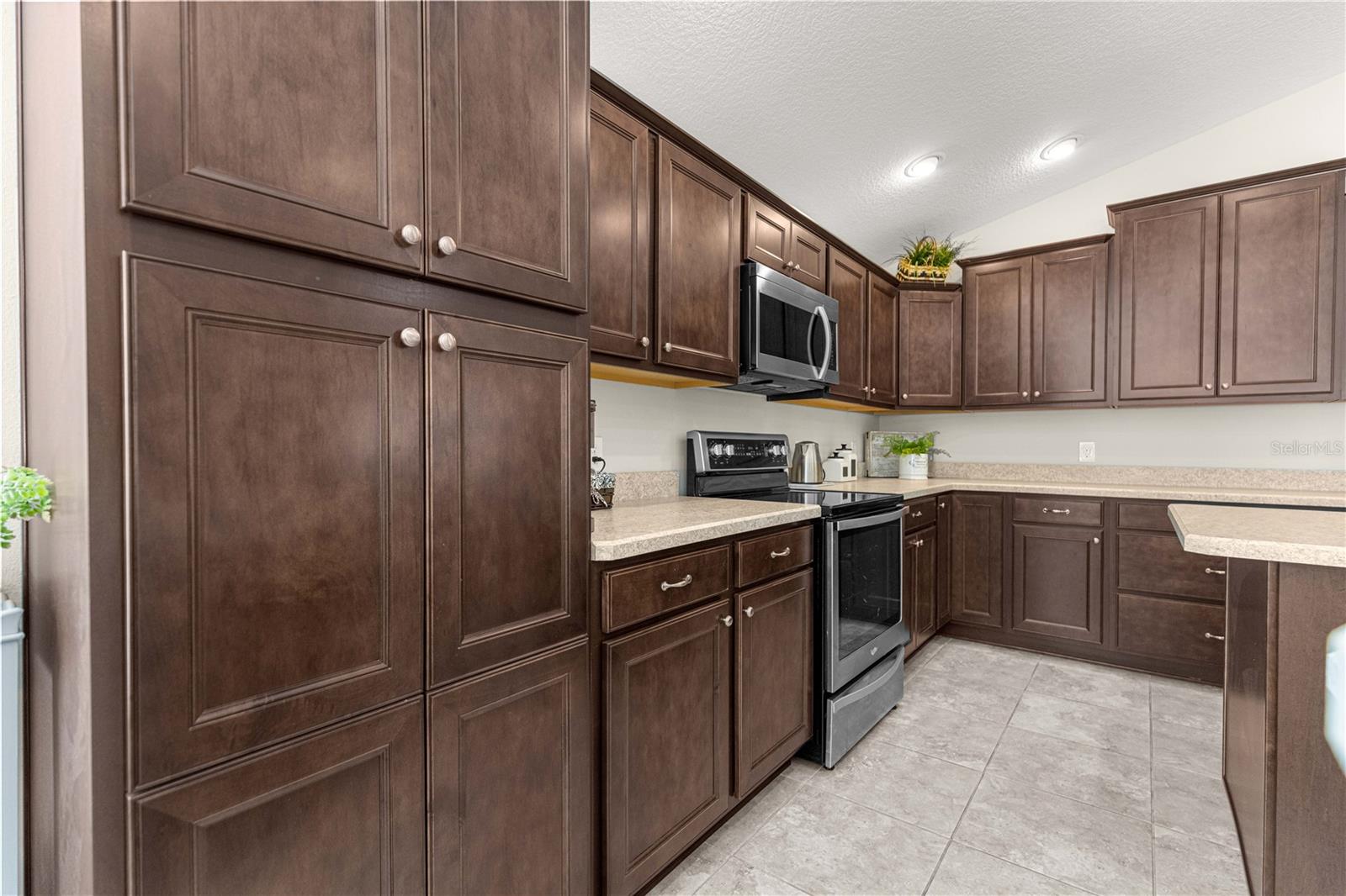 Image 17 of 69 For 16777 74 Soulliere Avenue