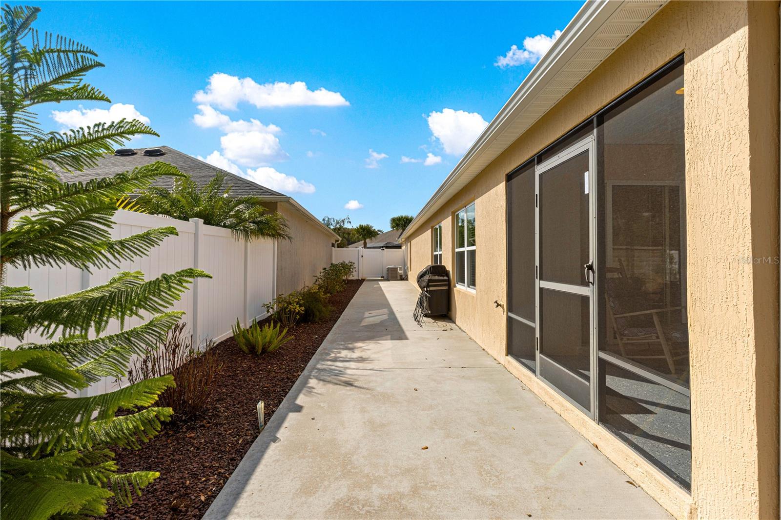 Image 37 of 69 For 16777 74 Soulliere Avenue