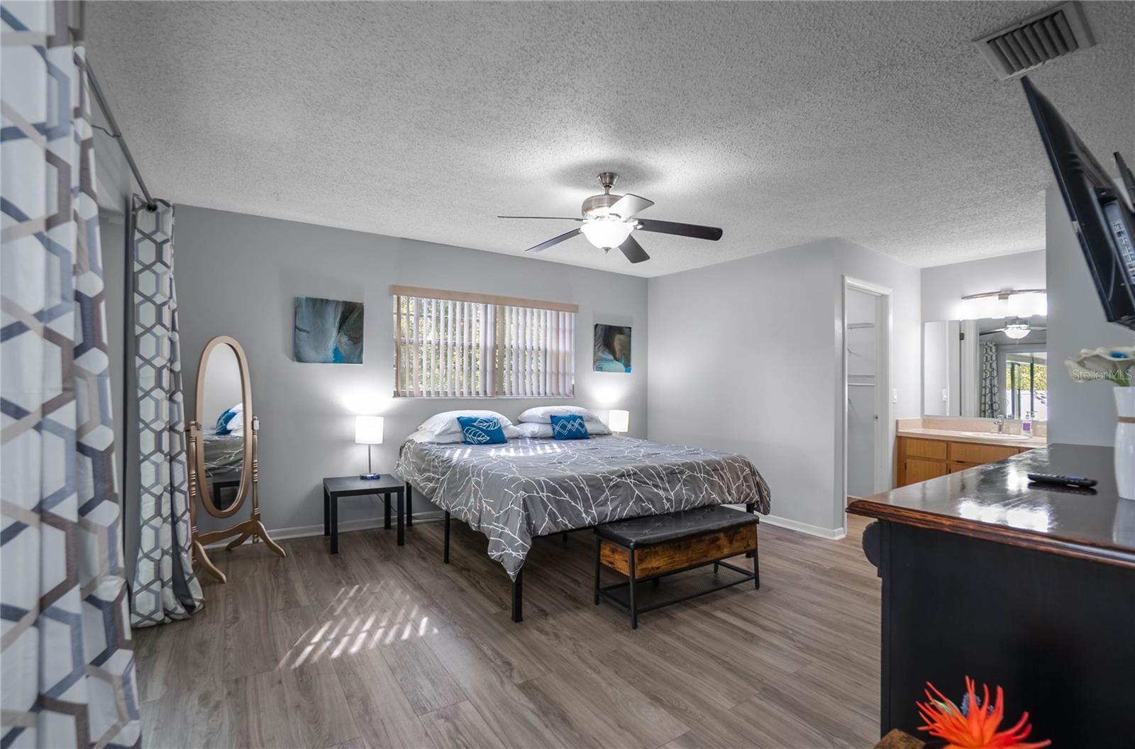 Image 13 of 34 For 6460 Glencoe Street