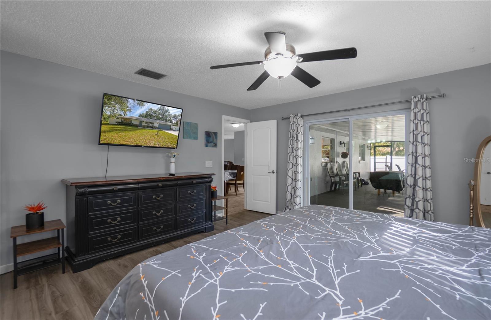 Image 14 of 34 For 6460 Glencoe Street