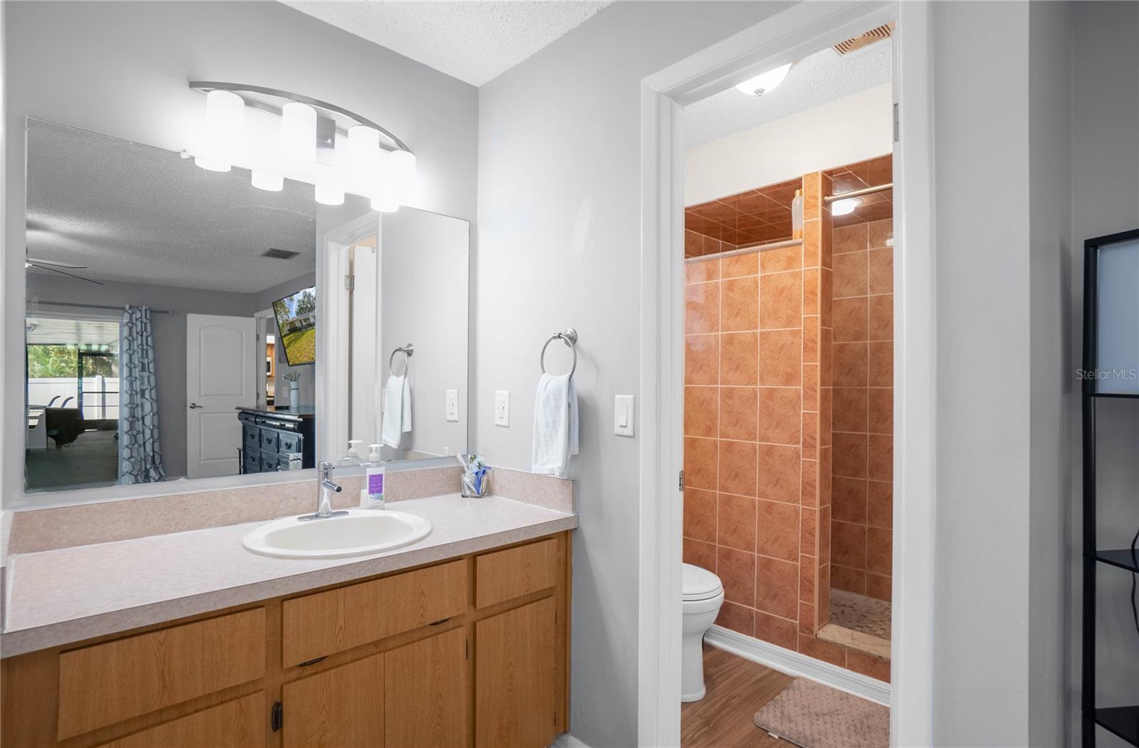 Image 16 of 34 For 6460 Glencoe Street