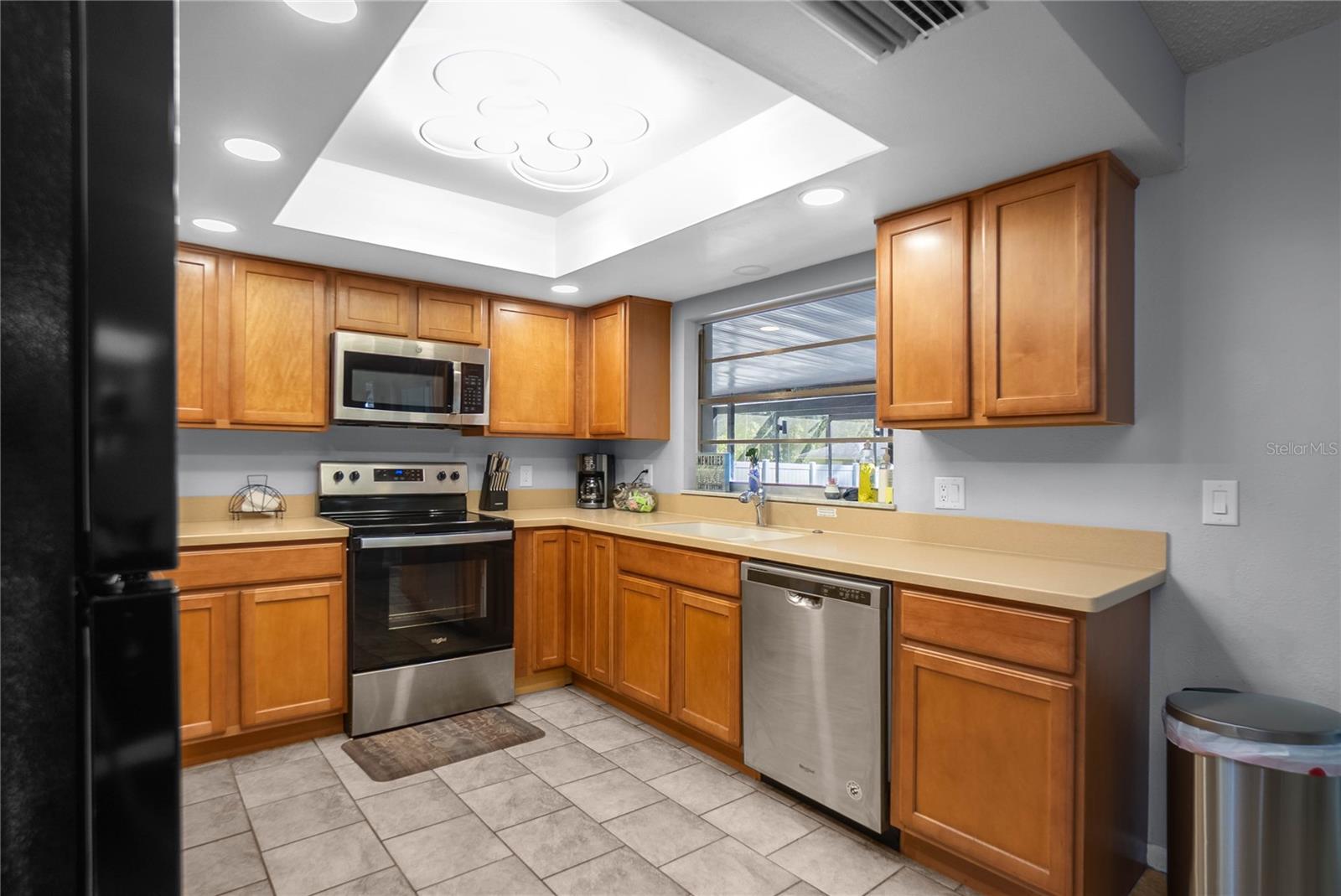 Image 9 of 34 For 6460 Glencoe Street