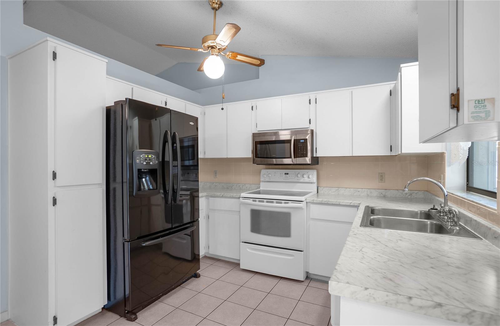 Image 11 of 39 For 3341 Jean Point