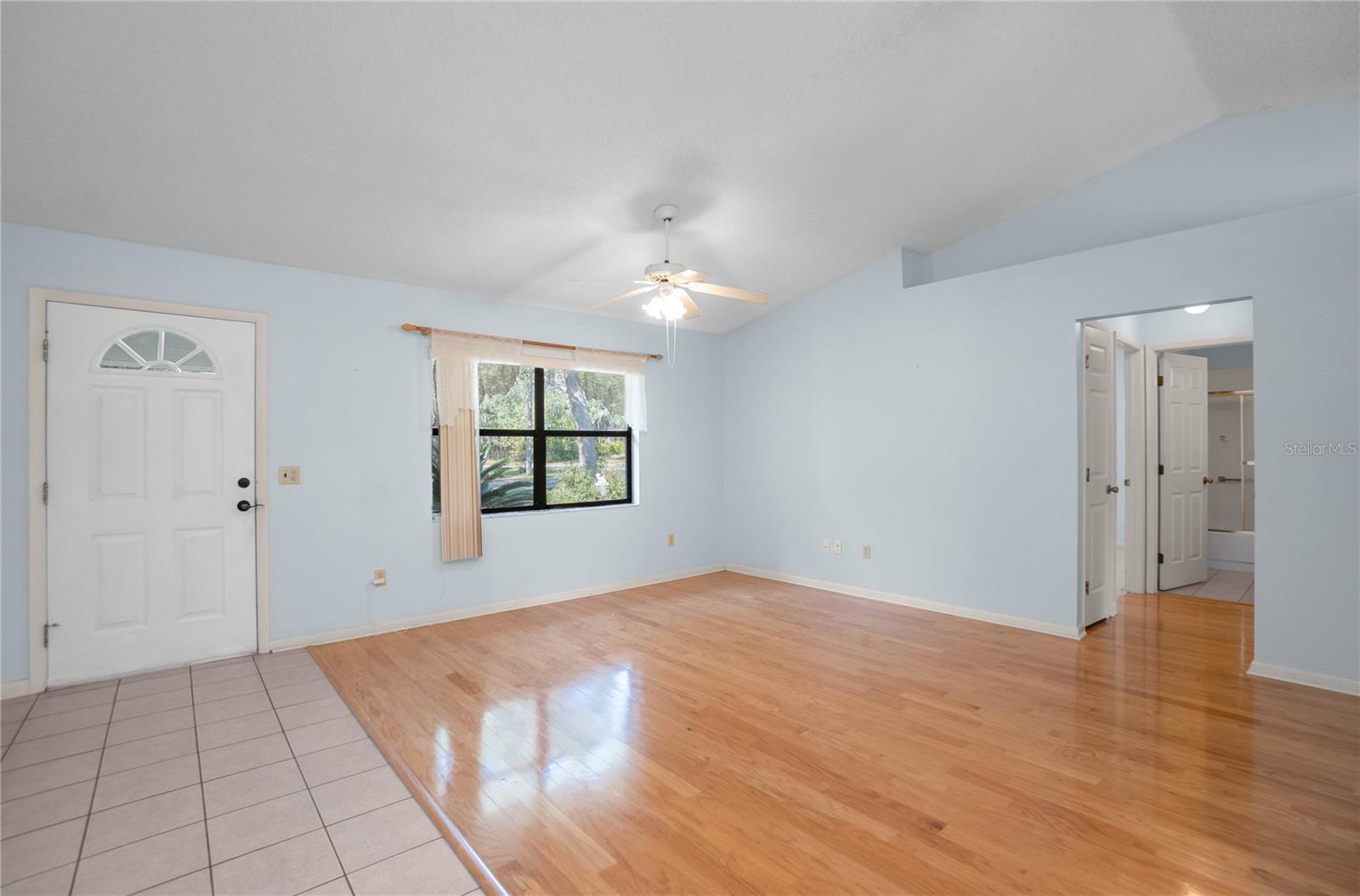 Image 3 of 39 For 3341 Jean Point