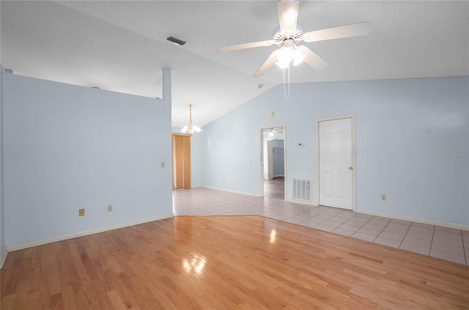 Image 5 of 39 For 3341 Jean Point