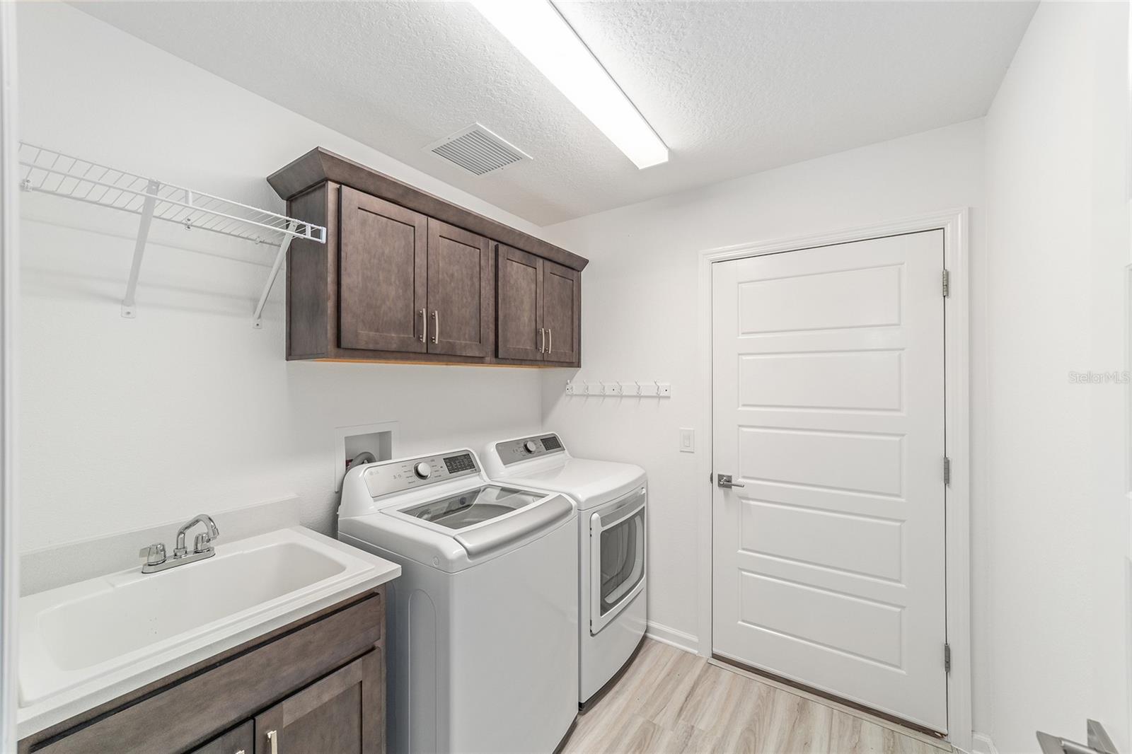 Image 18 of 25 For 1574 Rowell Street