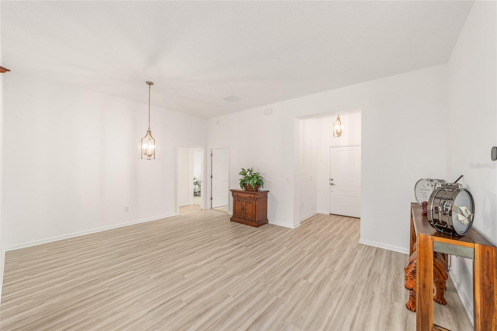 Image 9 of 25 For 1574 Rowell Street