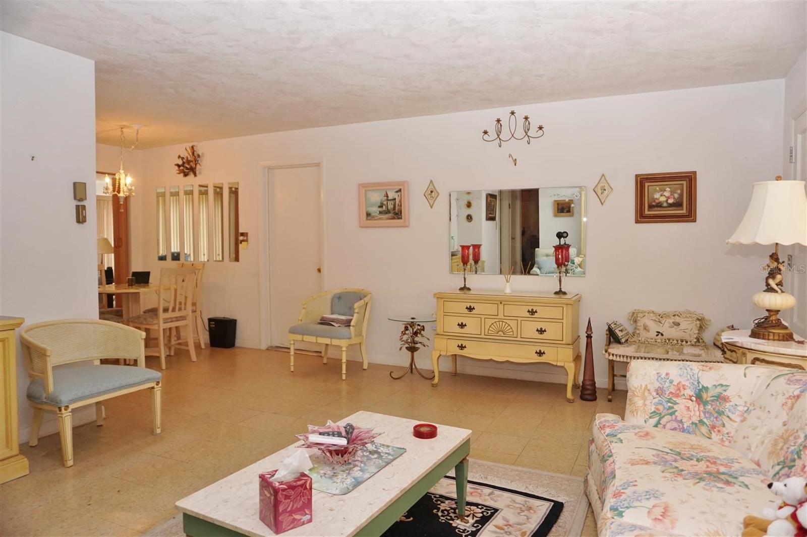 Image 10 of 41 For 17 Davis Street