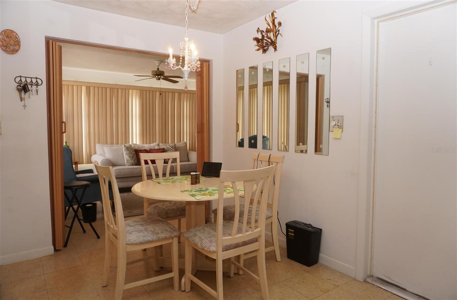 Image 11 of 41 For 17 Davis Street