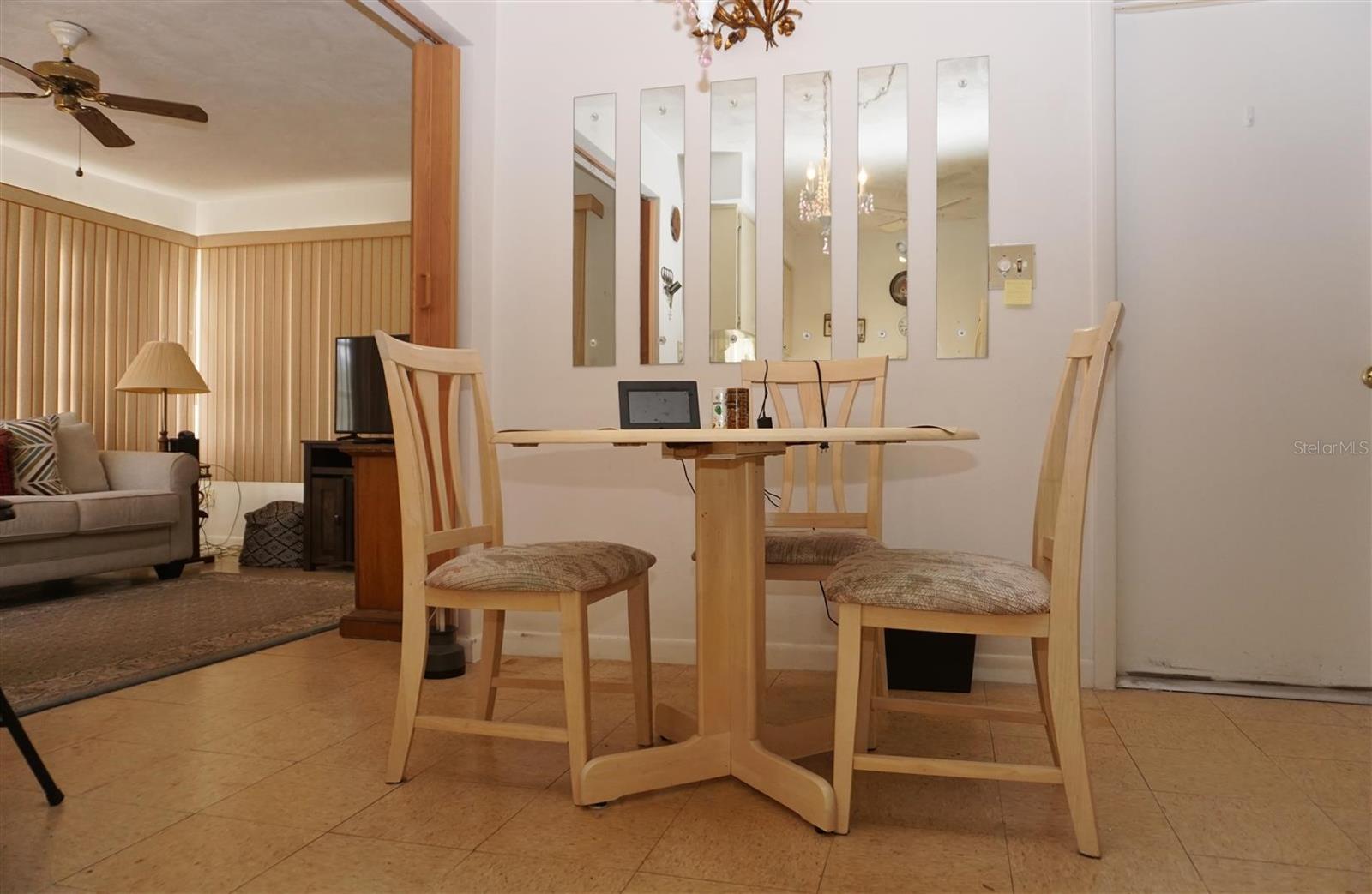 Image 13 of 41 For 17 Davis Street