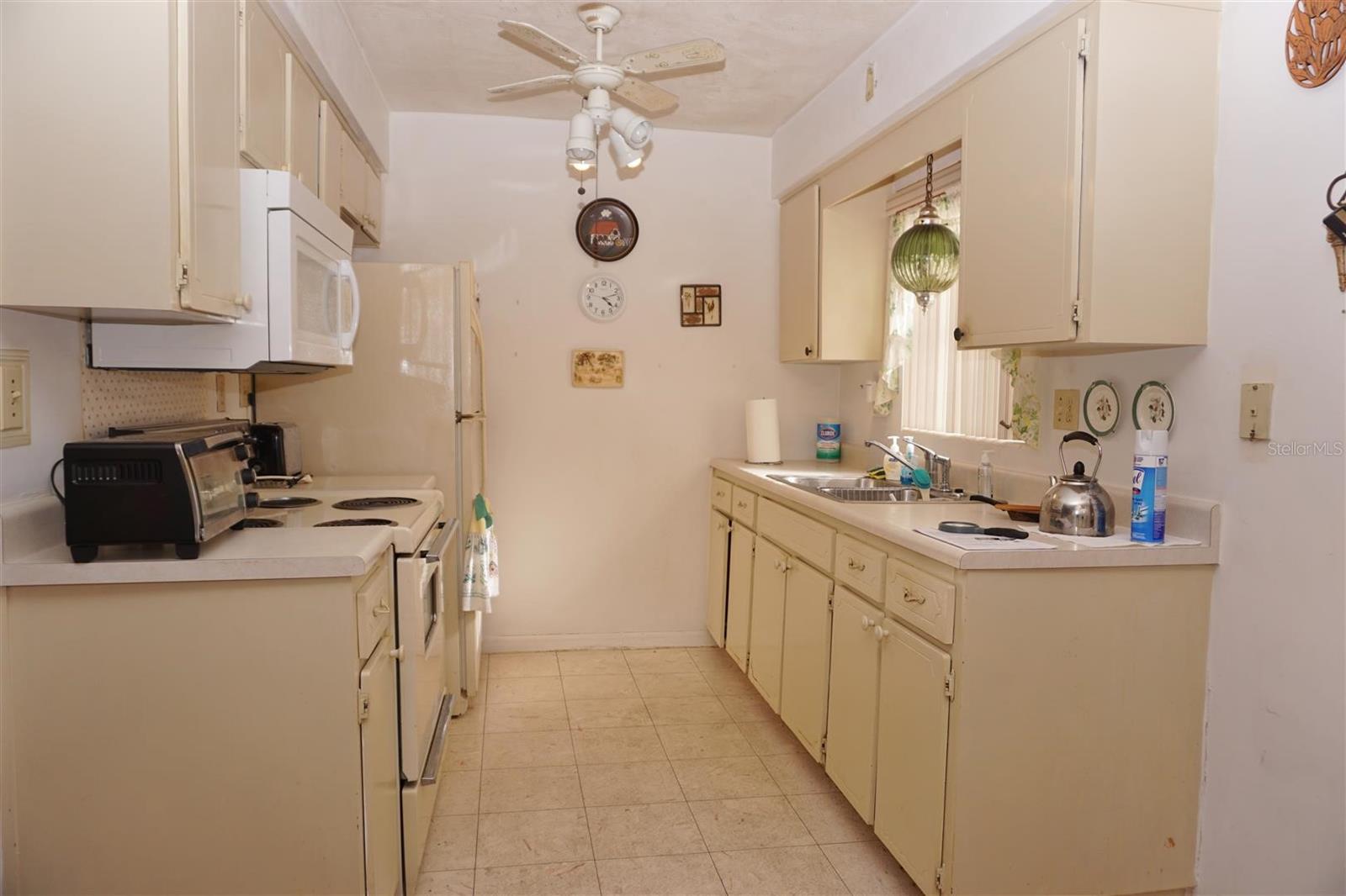 Image 14 of 41 For 17 Davis Street