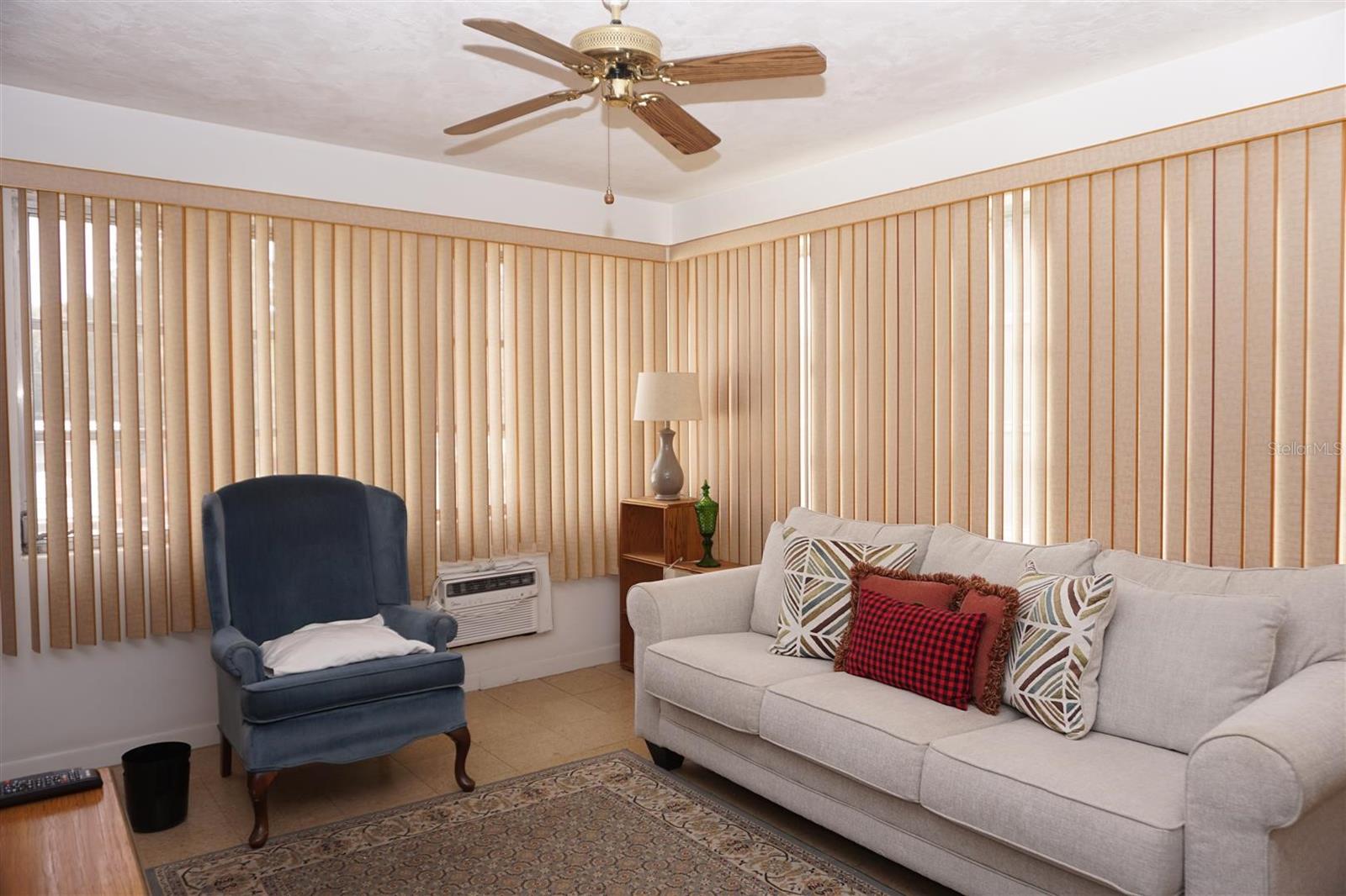 Image 19 of 41 For 17 Davis Street