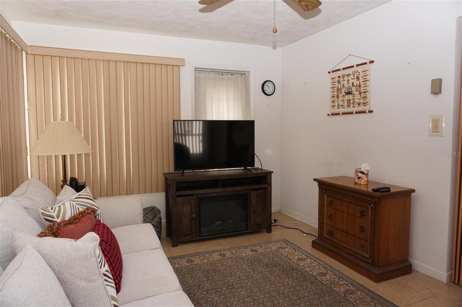 Image 21 of 41 For 17 Davis Street