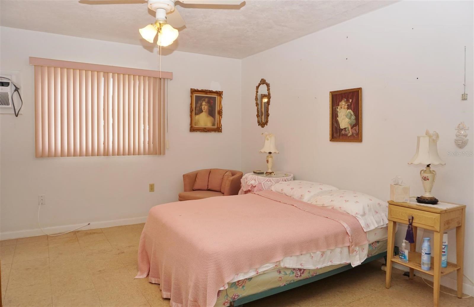 Image 23 of 41 For 17 Davis Street