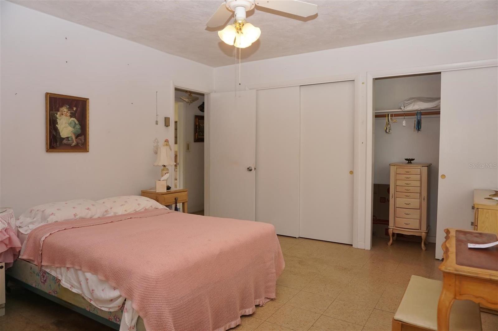 Image 24 of 41 For 17 Davis Street