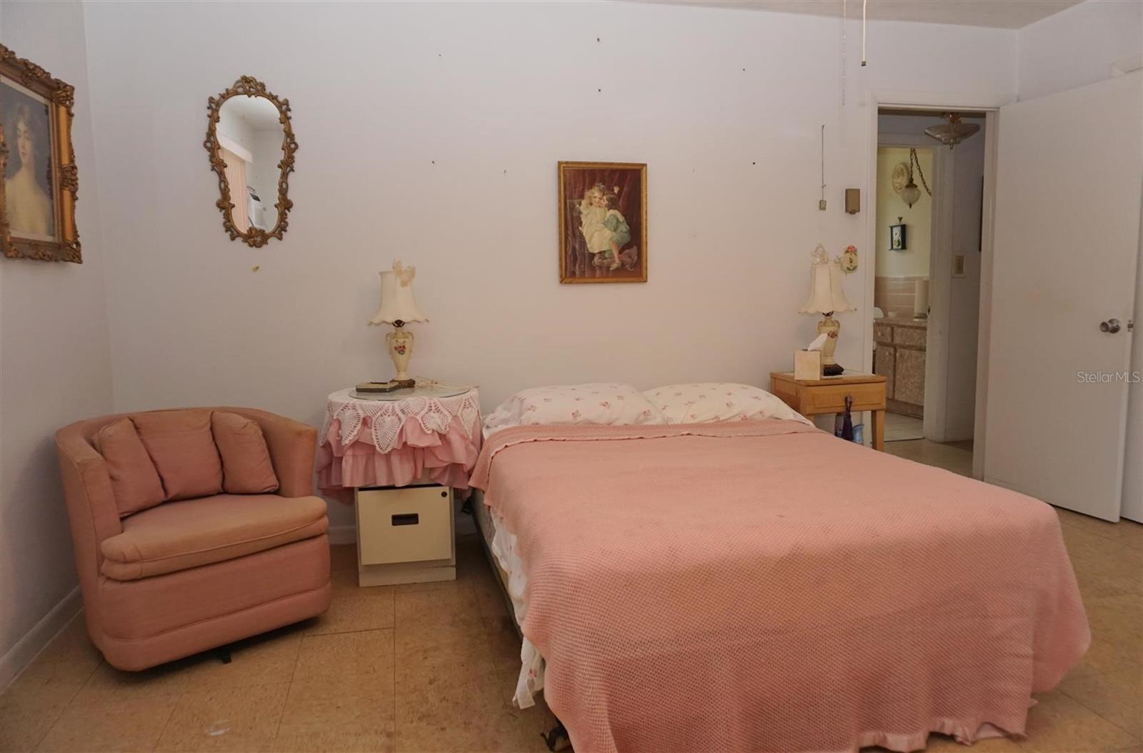 Image 27 of 41 For 17 Davis Street